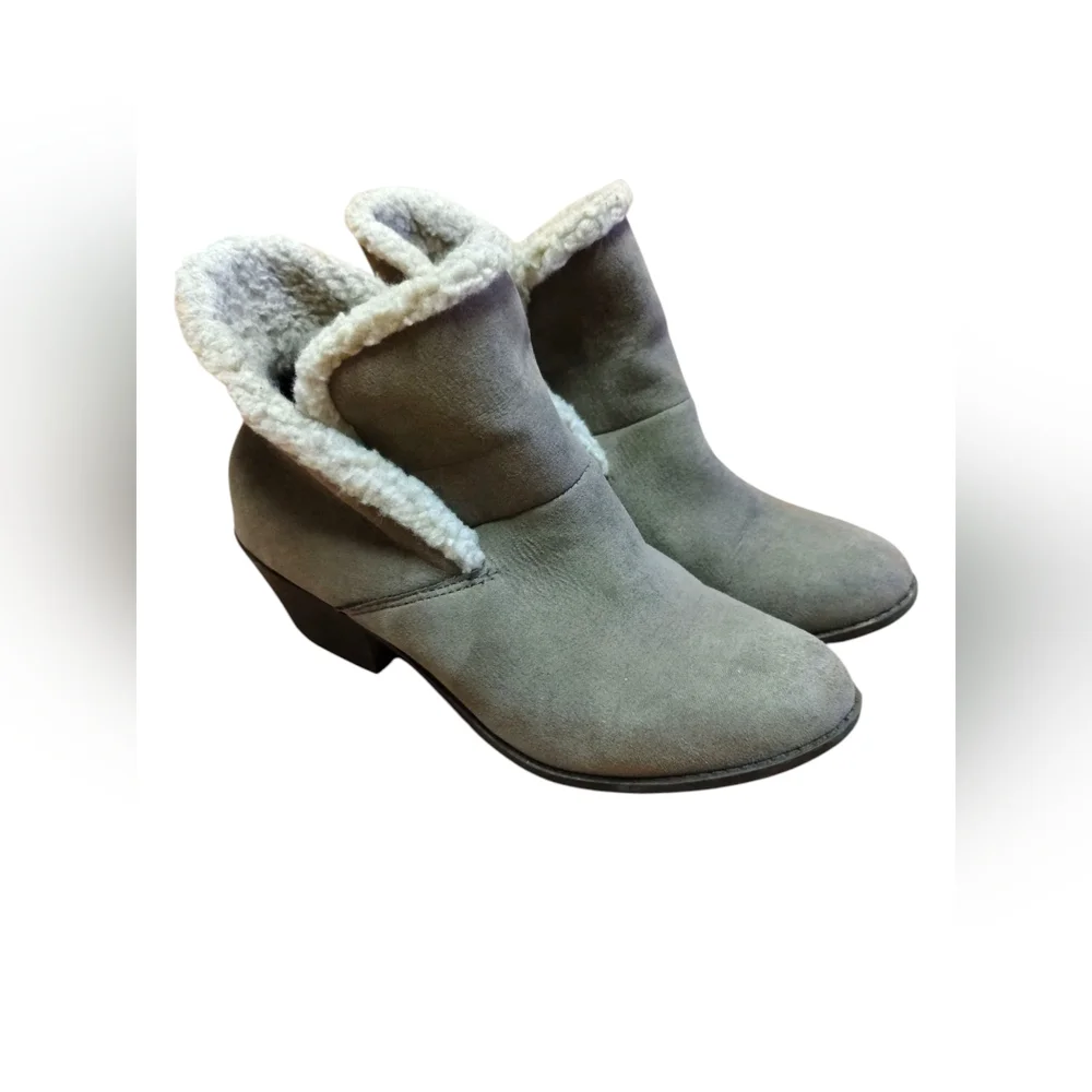 Me Too Women's Aspen Faux Suede Sherpa Lined Stack Heel Ankle Booties, Sz 7.5M